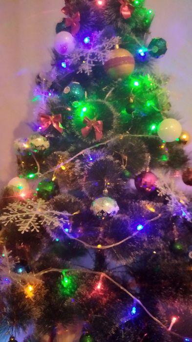 Новогодняя ёлка с игрушками