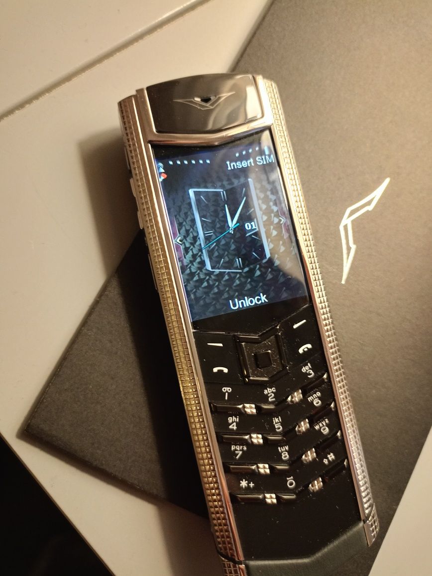 Vertu Signature Clous De Paris