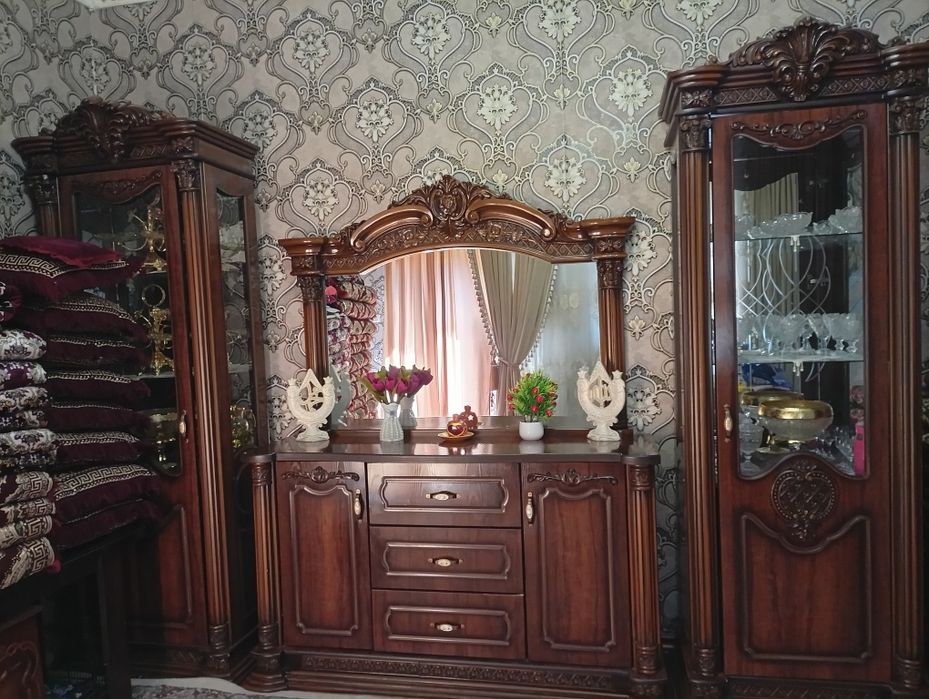 Sotiladi 3 talik kamplekt stenka