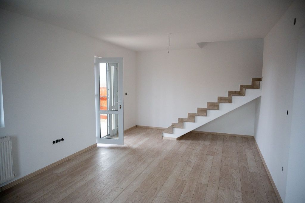 Vand casa noua P+M finisata si imediat ocupabila