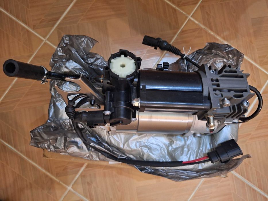 Compresor aer suspensie pneumatica Audi Q7, Porsche Cayenne,VW Touareg