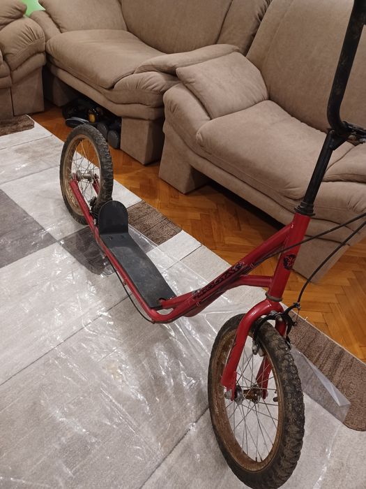 Trotineta ieftină cu roți mari