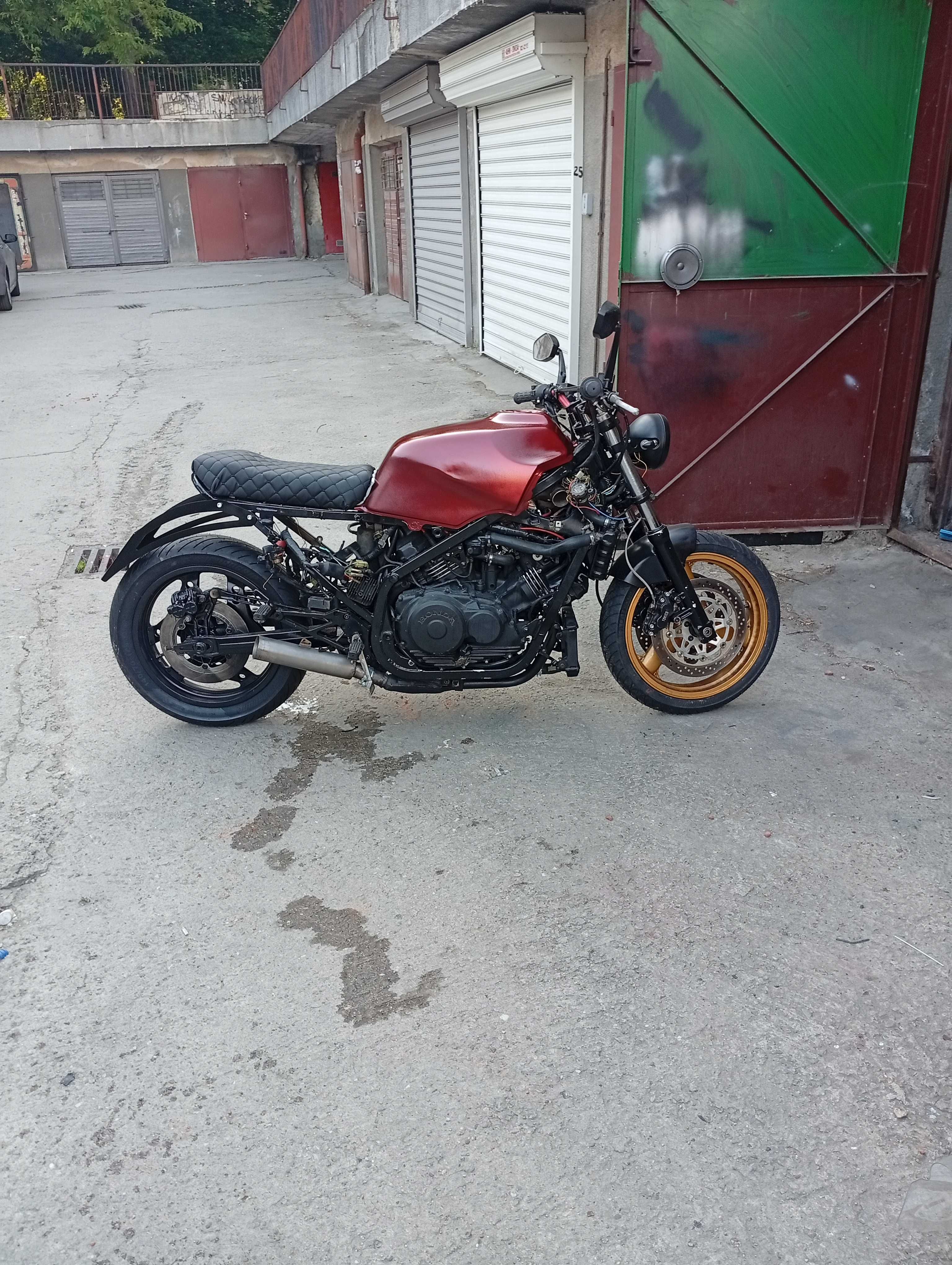 Мотоциклет Honda vf 1000f 2