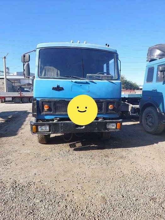 МАЗ тягач прицепи билан сотилади. Полный находу.