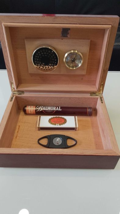 Humidor PREMIUM Trabucuri + CADOU