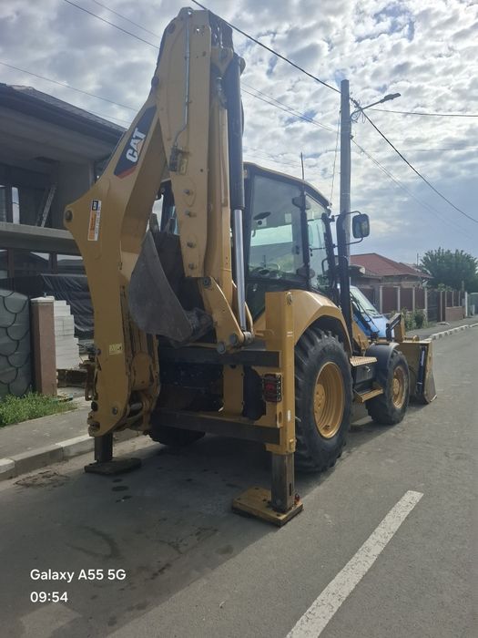 Buldoexcavator caterpillar