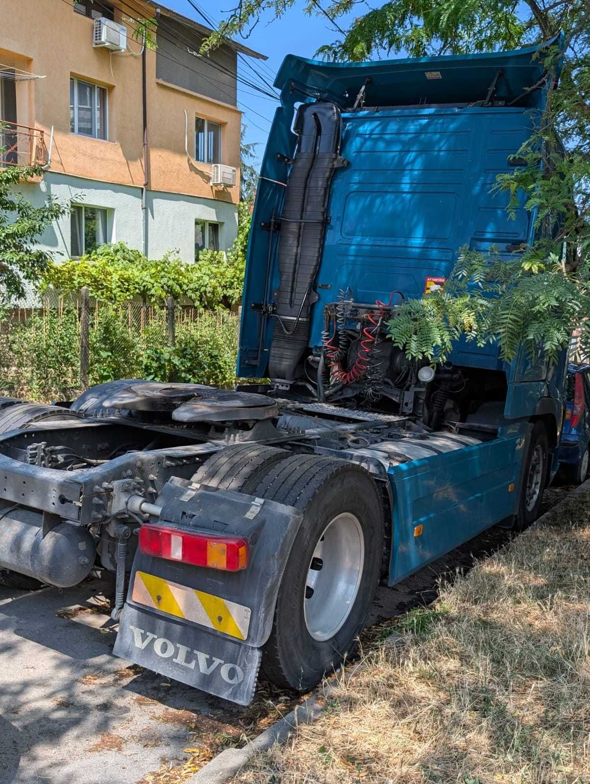 Влекач Volvo FH 12