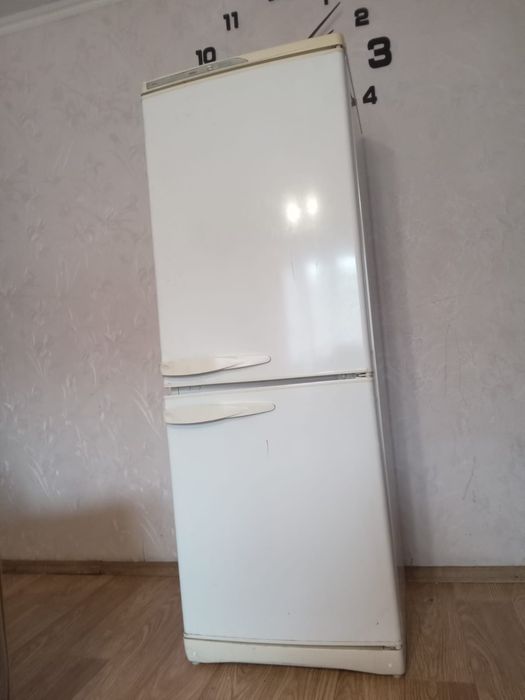 Холодильник. Требует ремонт