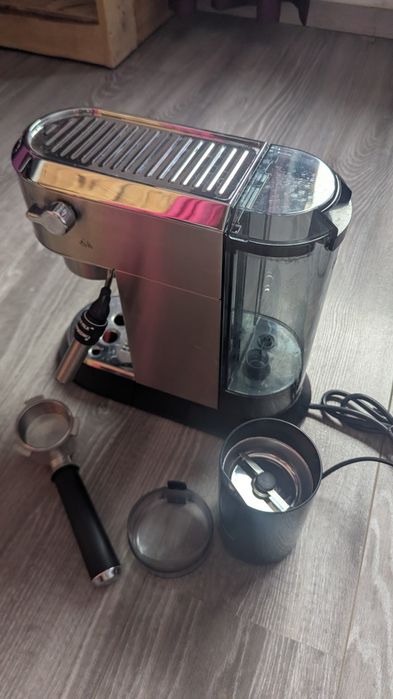Espressor manual DELONGHI Dedica Style EC685.M, 1.1l, 1300W, 15 bar,