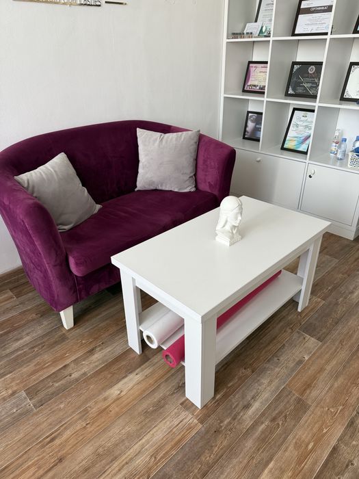 Диван и столик в отличном состоянии