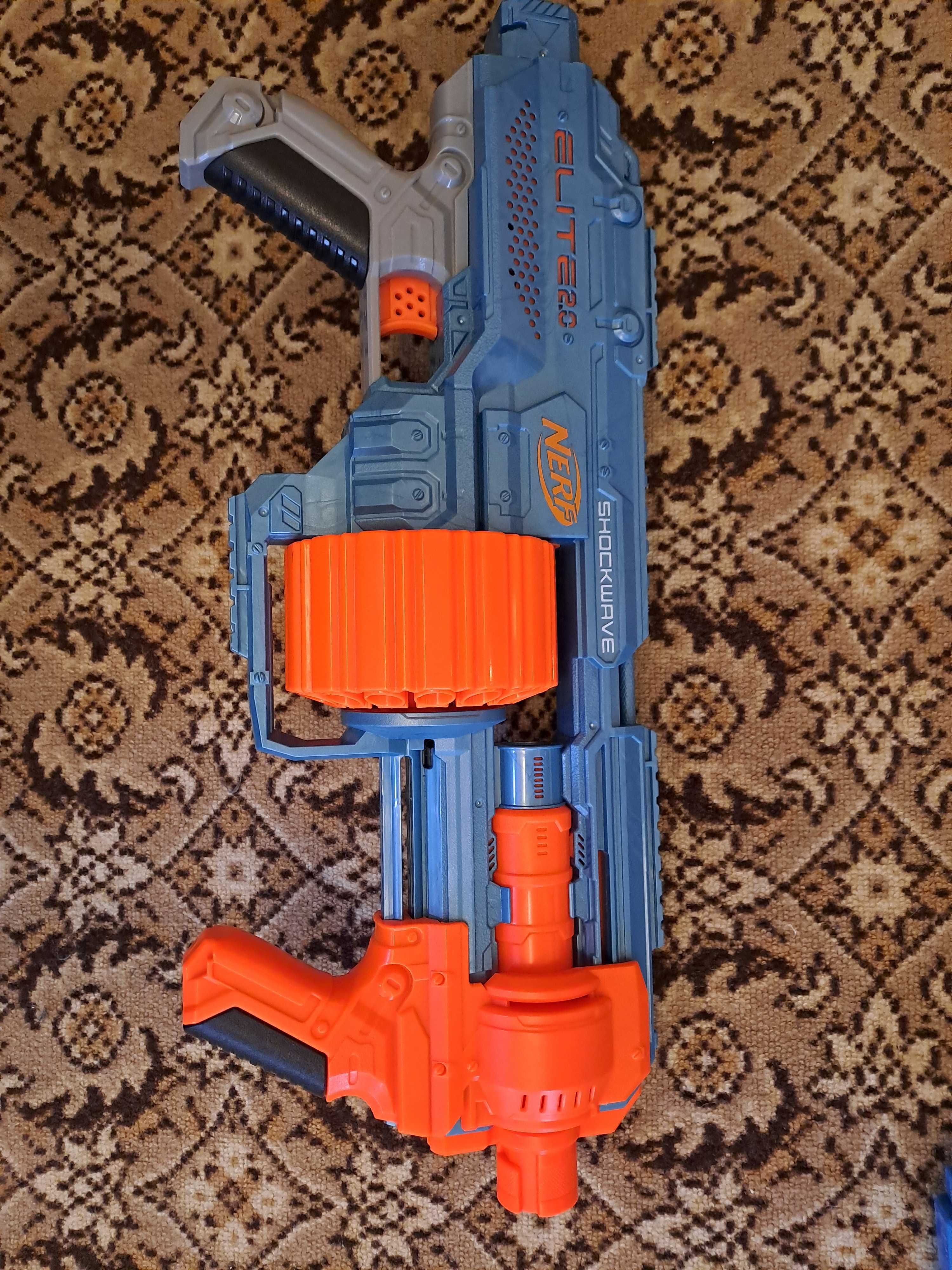 Почти нов Nerf Elite 2.0 ротативна картечница