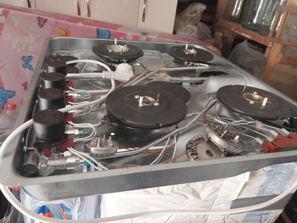 Продам газовую плиту
