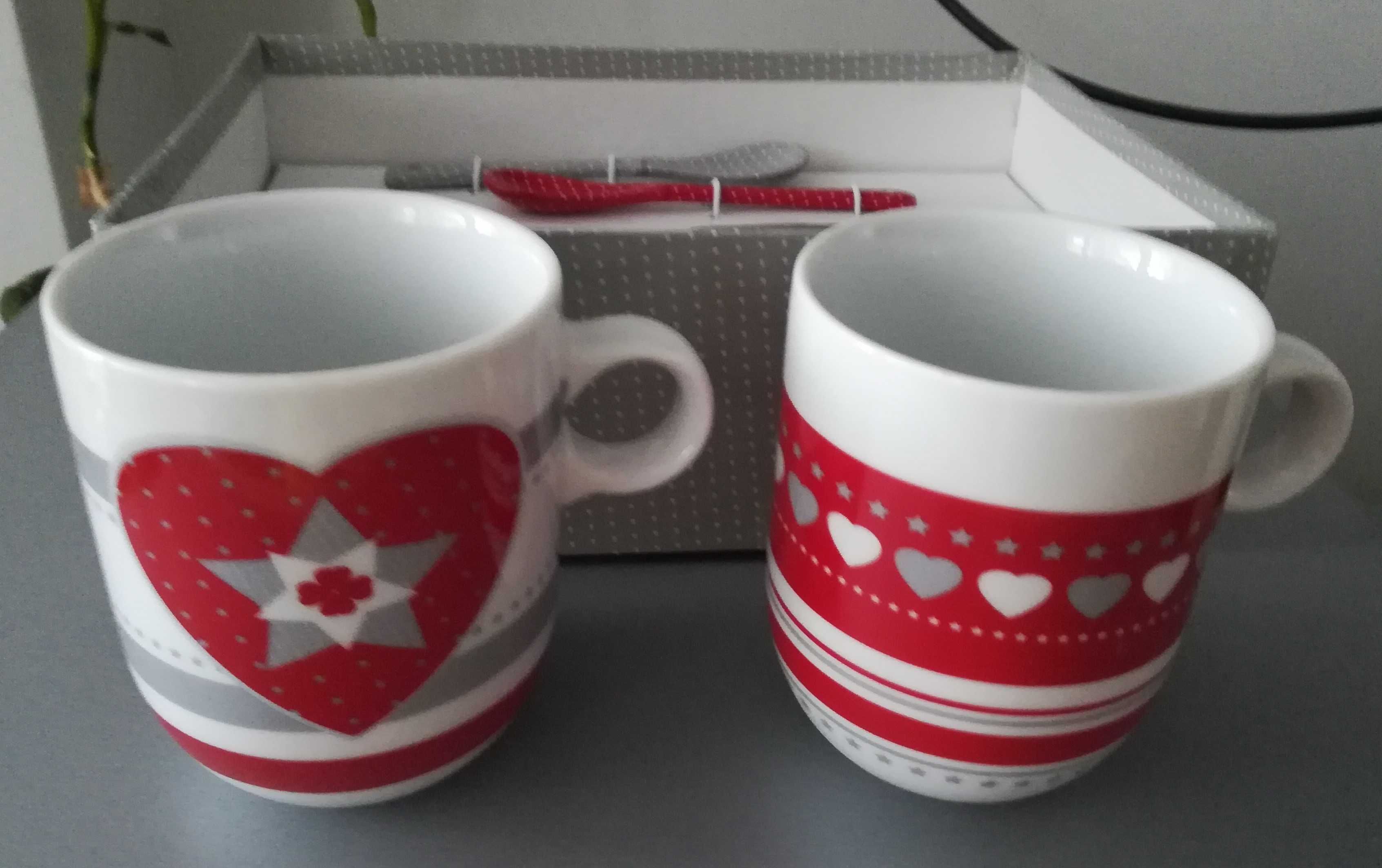Комплект от 2 чаши за кафе/чай със сърца