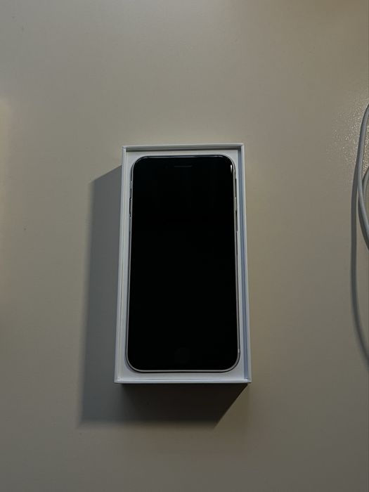 iPhone SE 2022 – 64GB, отлично състояние