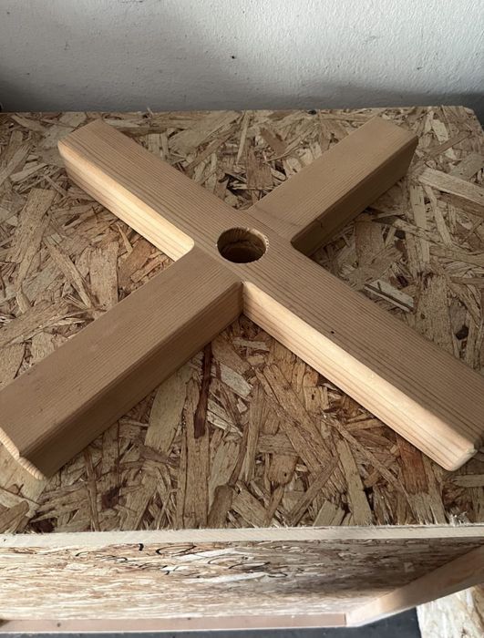 Деревянная крестовина для ёлки