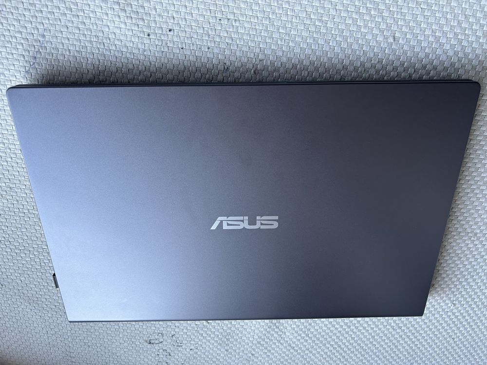 Laptop ASUS ultra portabil 14 inch full HD,amprenta,tasta. iluminata