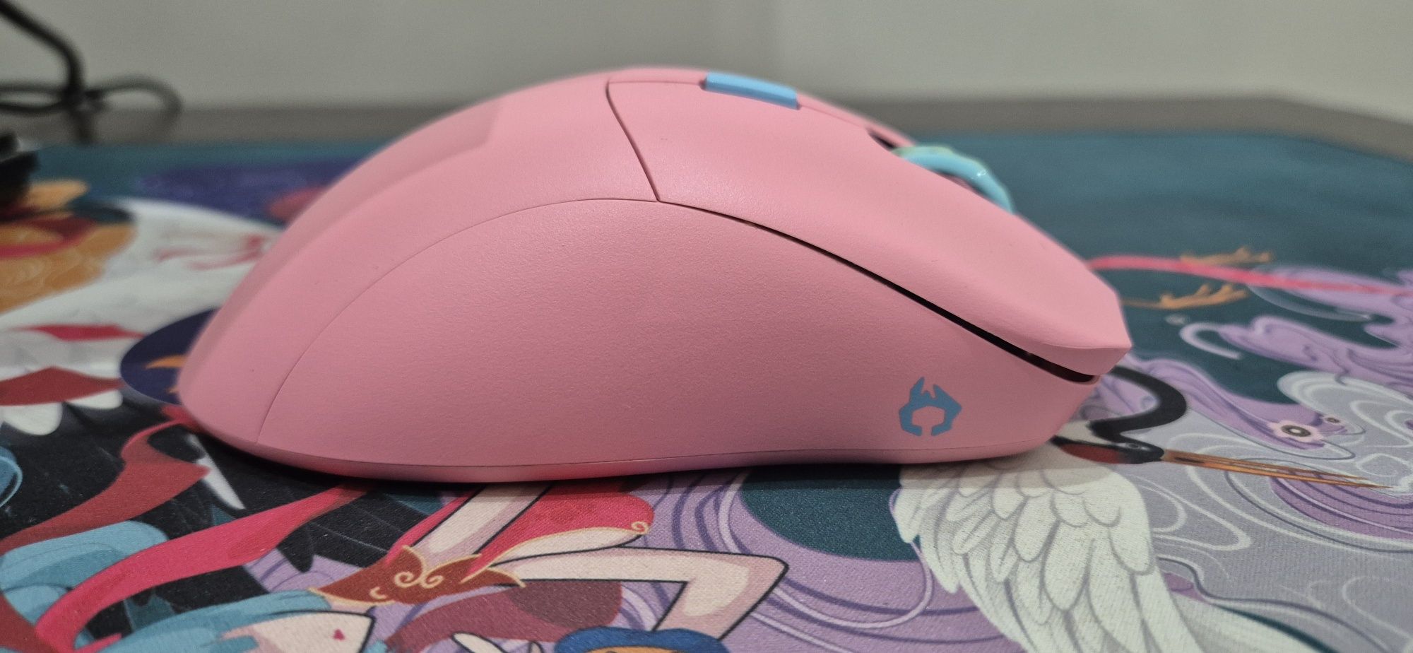 Продам игровую мышь Glorius model D PRO Flamingo