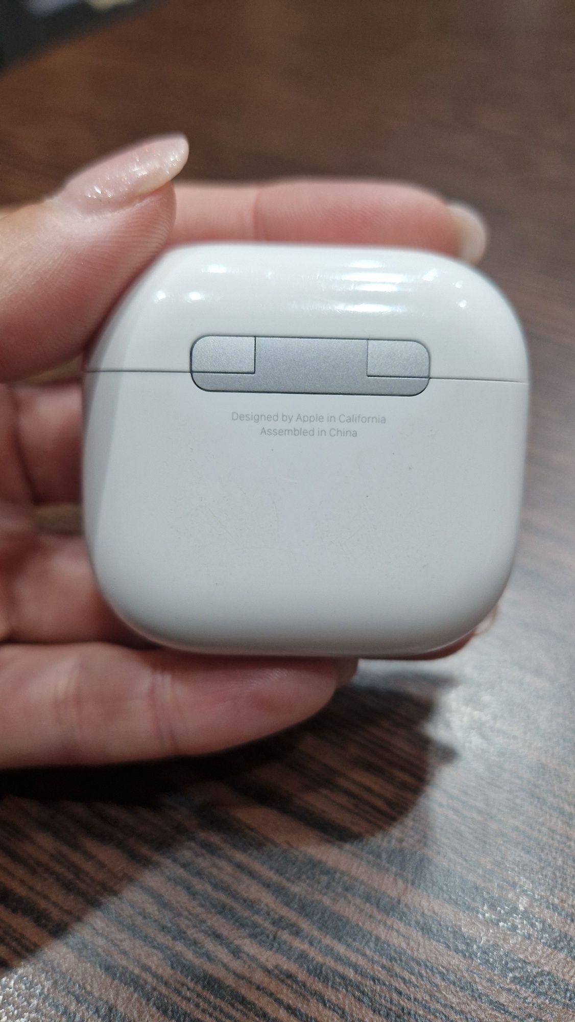 Vând căști AirPods 4
