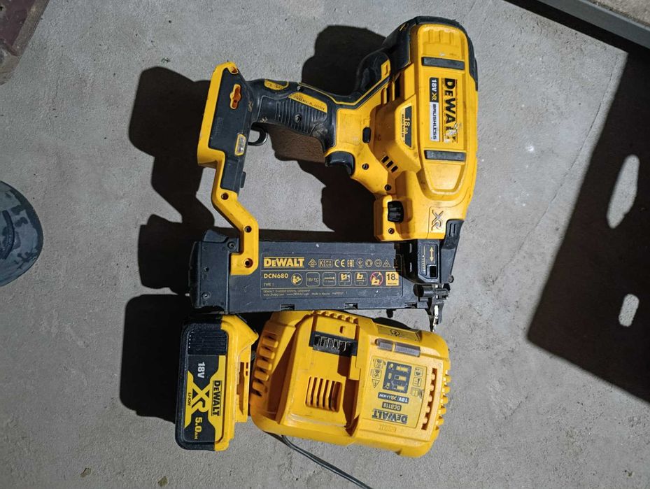 Dewalt талер акумулаторен с 1 батерия и зарядно. Оригинално с куфарче