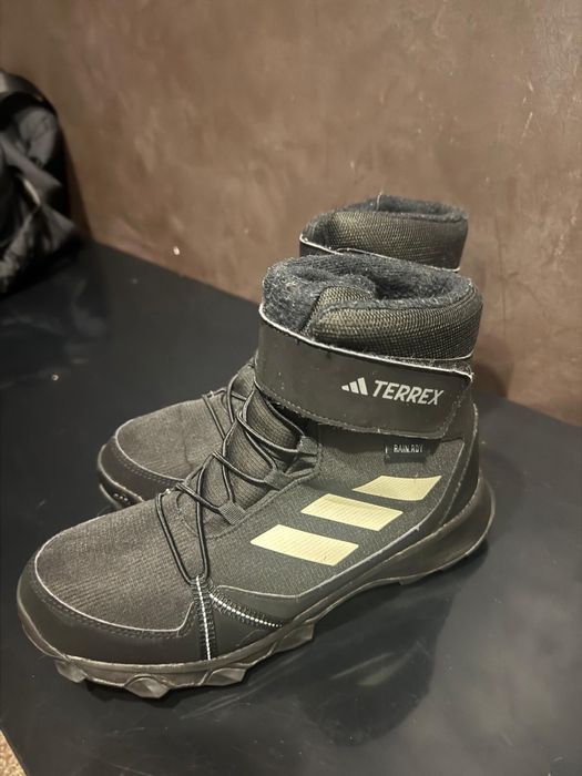 Унисекс зимни ботуши adidas 38