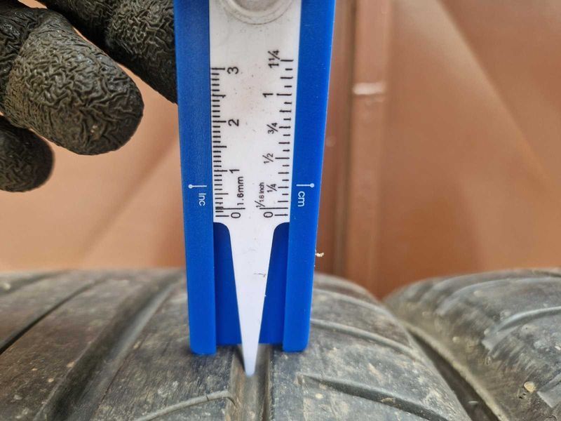2 Dunlop R18 245/40
летни гуми
DOT3517