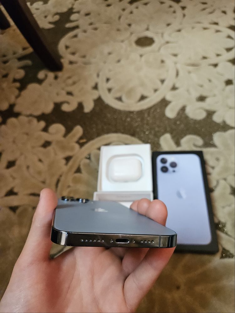 iPhone 13 Pro Max (Голубой) — 256 ГБ + AirPods Pro в подарок.Срочна!