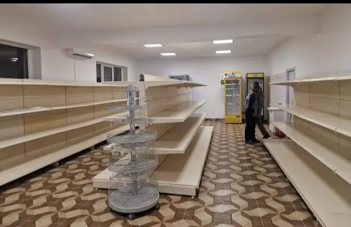 Vând rafturi de magazin ușile depozitarea mărfii avem orice dimensiune