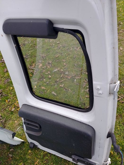Vând uși spate Opel Combo an 2004