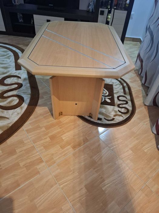 vand masuta salon adusa din Germania în stare buna