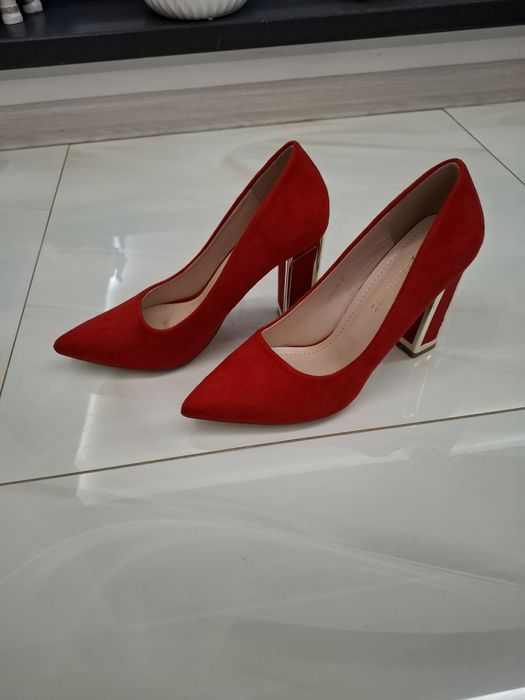 Червени обувки 39