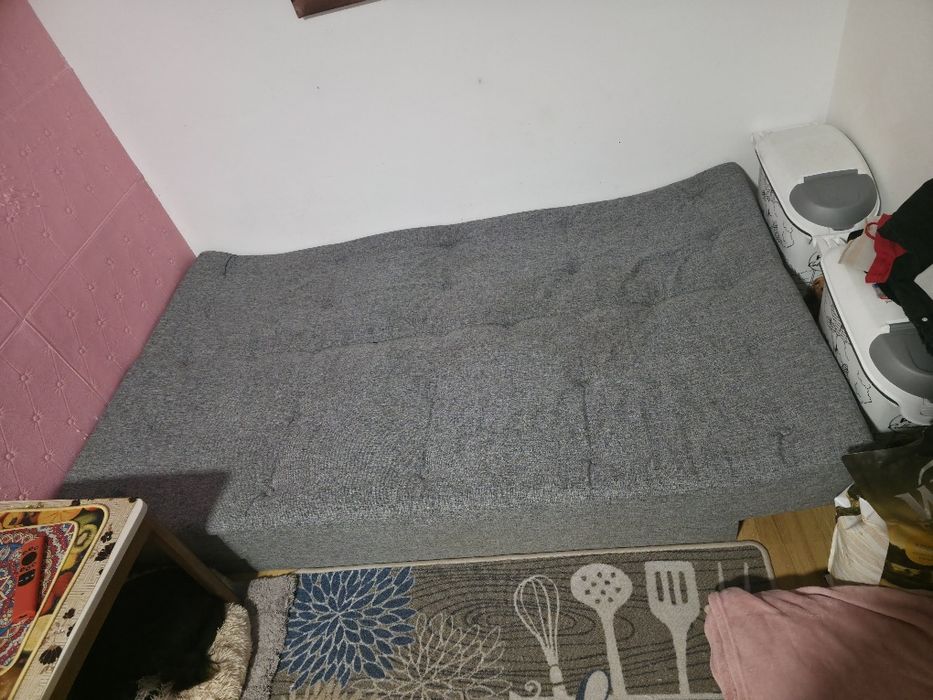 Vând canapea extensibilă achiziționată recent
