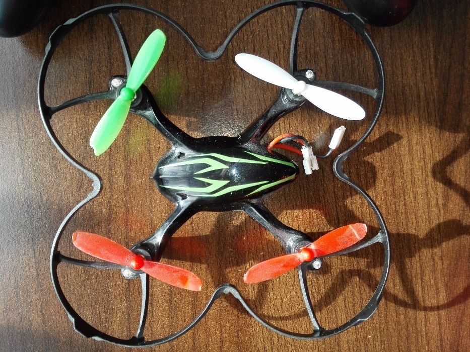 Drone Hubsan x4 H107C si mica p5h01cx  si inca 2 bonus