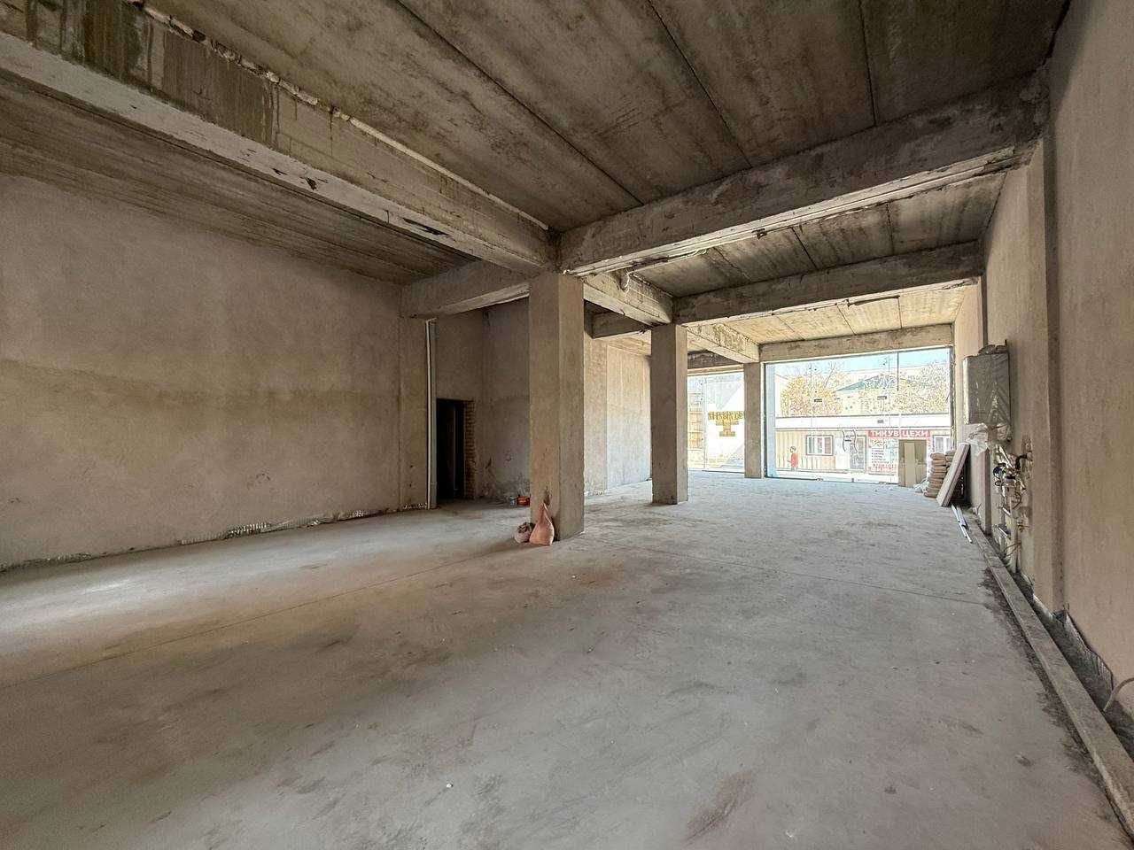 254 m2 lik Karobka holatdagi noturar magazin sotuvga qoyilyapti.