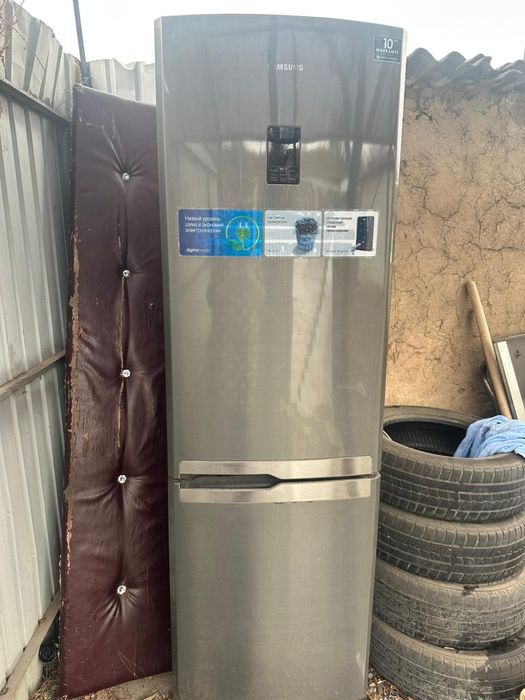 Холодильник Samsung