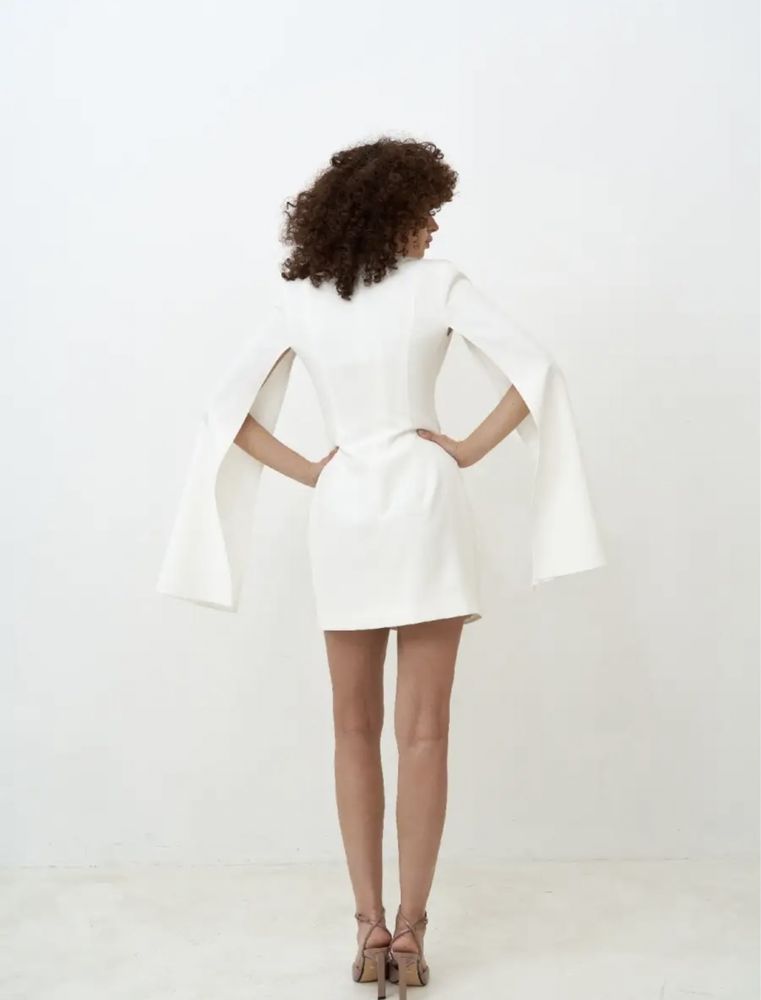 Платье белое Kira Plastinina размер S