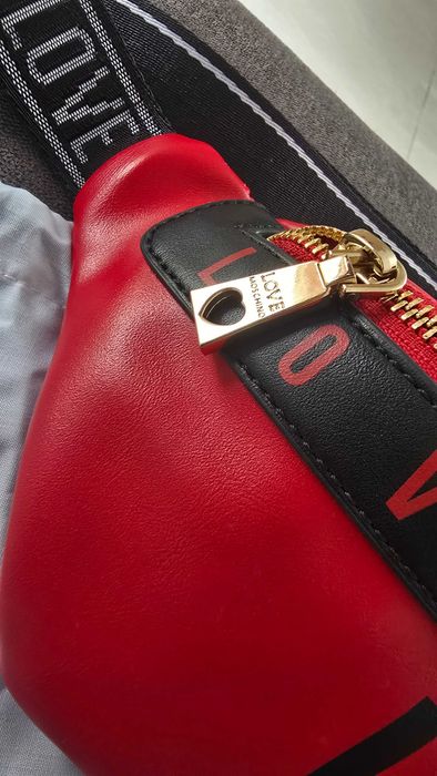 Нова кожена чанта LOVE Moschino