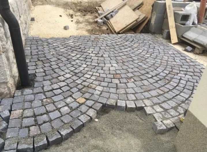 oferim montaj si material piatra cubica andezit