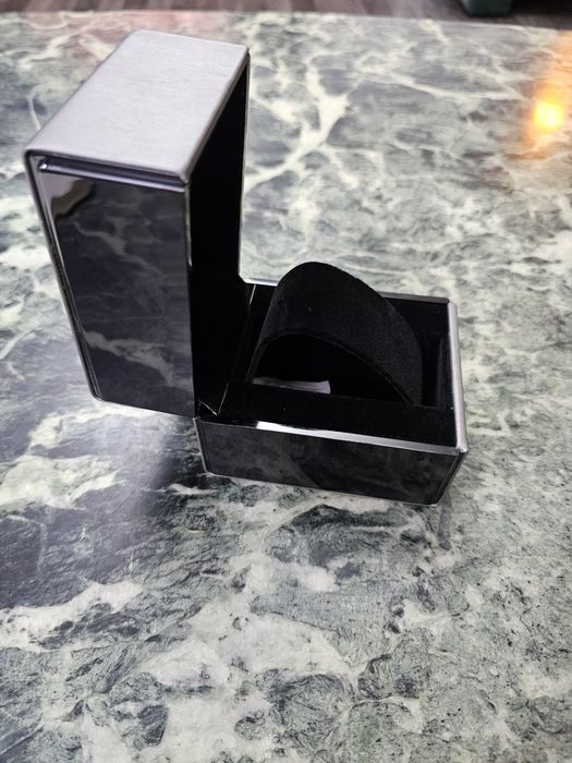 Cutie deosebită Armani pentru colecționarii de ceasuri