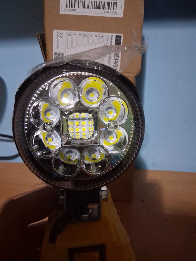 Dewalt  led  прожектор 18v 27w