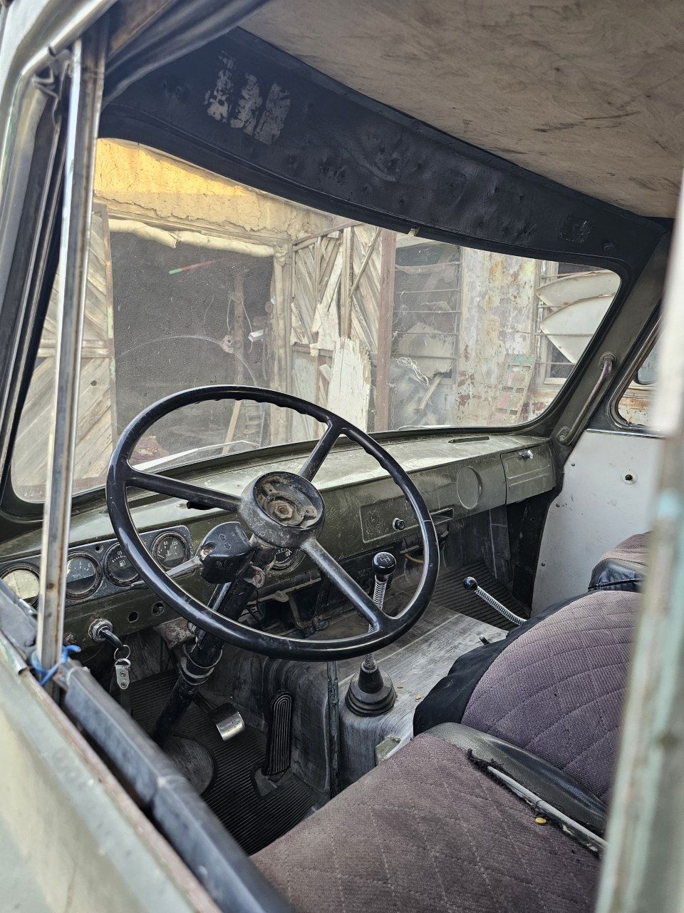 Uazik burtovoy 4x4