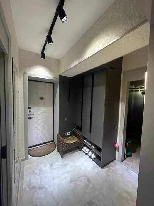 Купить евро двух комнатную в кирпичном доме, 77 серия, метро Шахристан