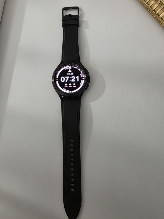 Продам часы GALAXY WATCH 4 б/у в отличном состояние