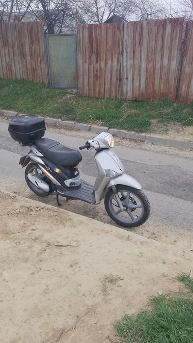 Vând scuter Piaggio liberty 50 4t CU ACTE