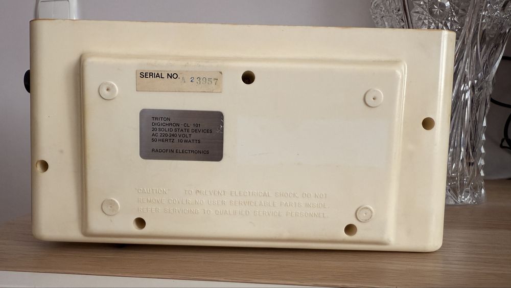 Radio cu ceas flip si alarma Triton digichron vintage de colectie
