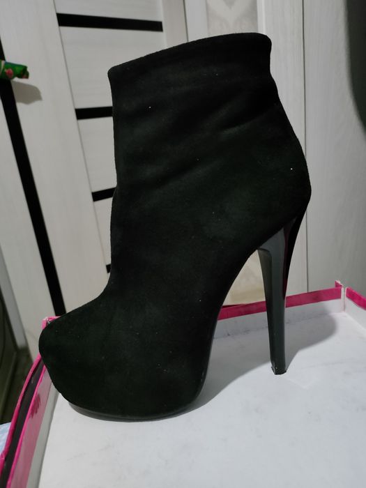 Продаются ботильоны