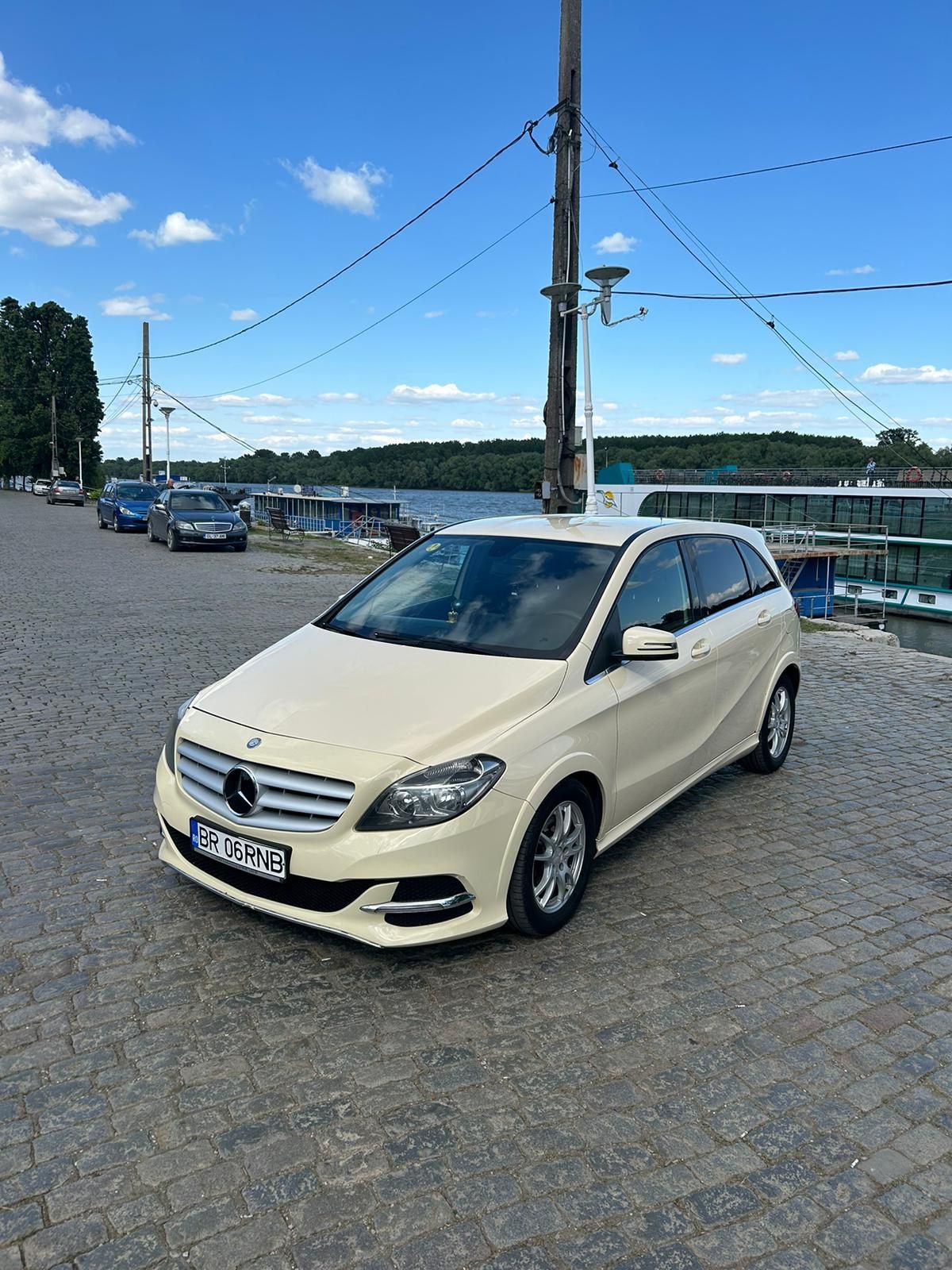 Vând/schimb Mercedes B class 2014 !