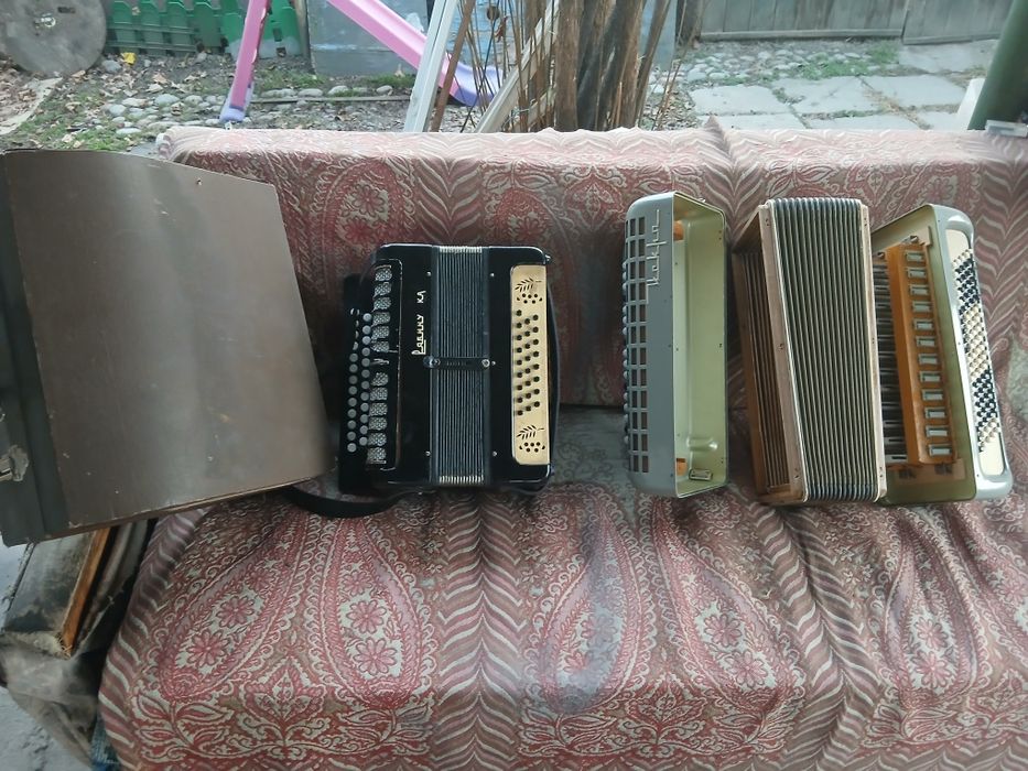 Продам гармонии очень древние.