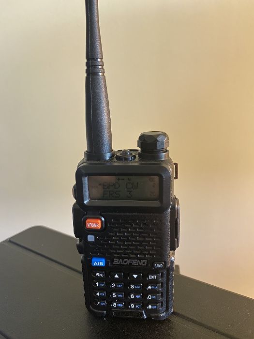 Baofeng Двубандова радиостанция UV-5R