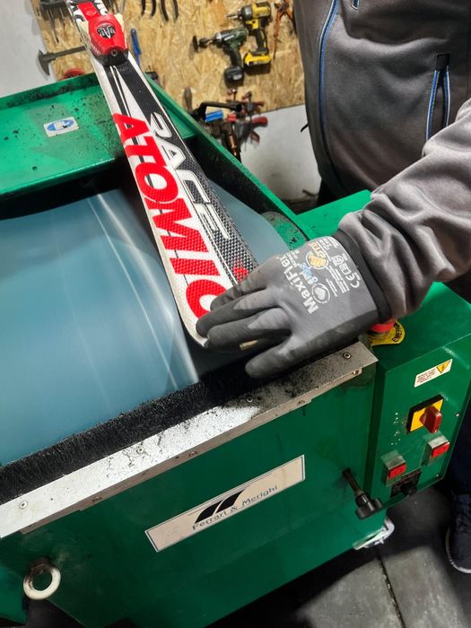 Service schiuri și snowboard