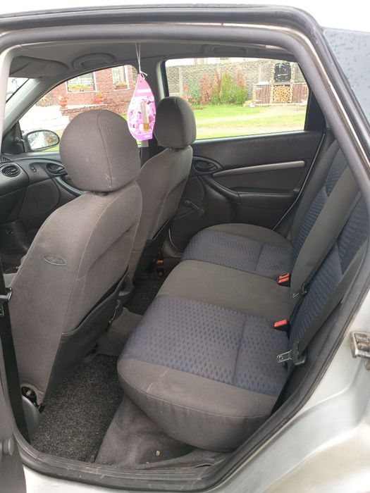 Vând ford focul an 2000
